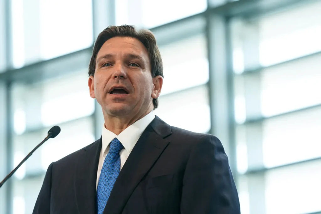 Disney demanda al gobernador de Florida