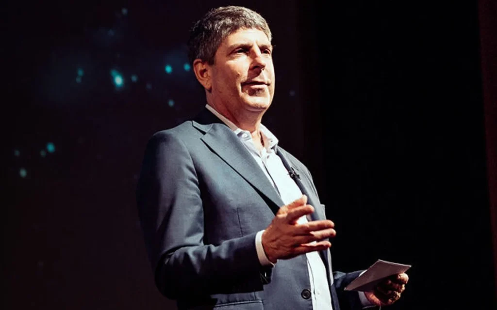 CEO de NBCUniversal renuncia por una "relación inapropiada"