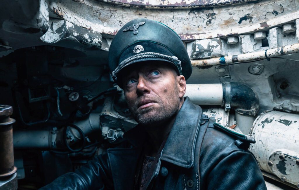 Aksel Hennie como Bruno en SISU