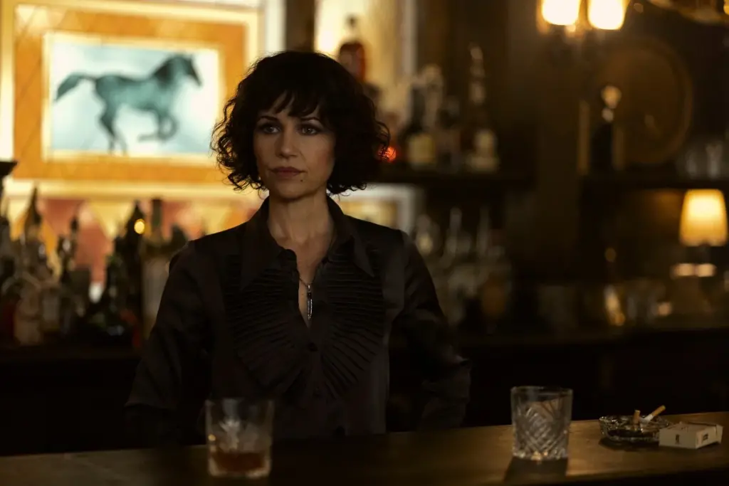 Carla Gugino en The Fall of The House of Usher